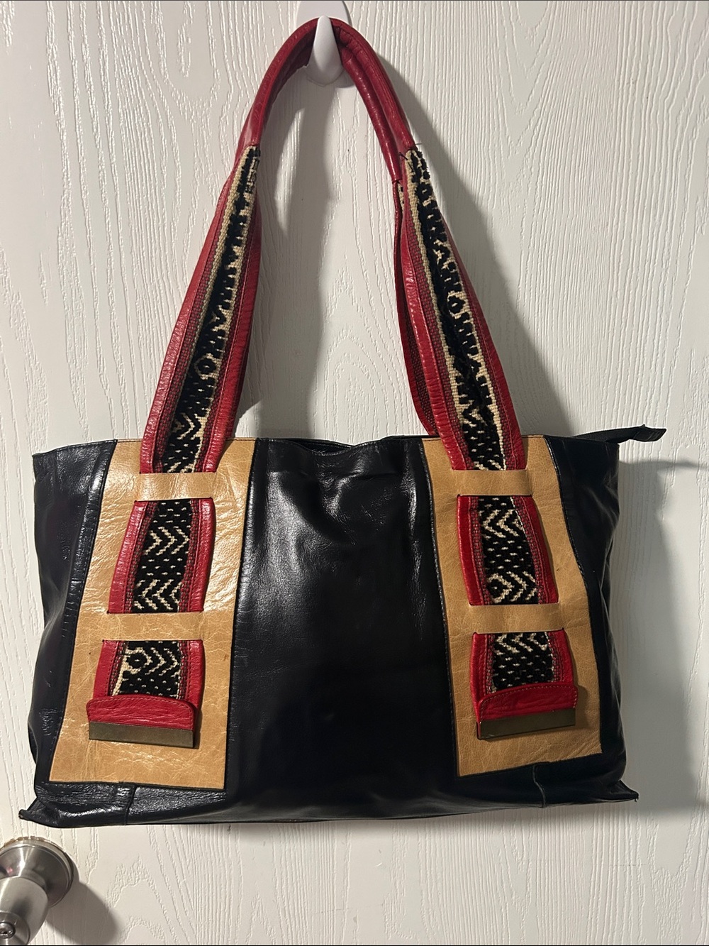Black Shoulder Tote limon piel with Red & Tan Accent Straps